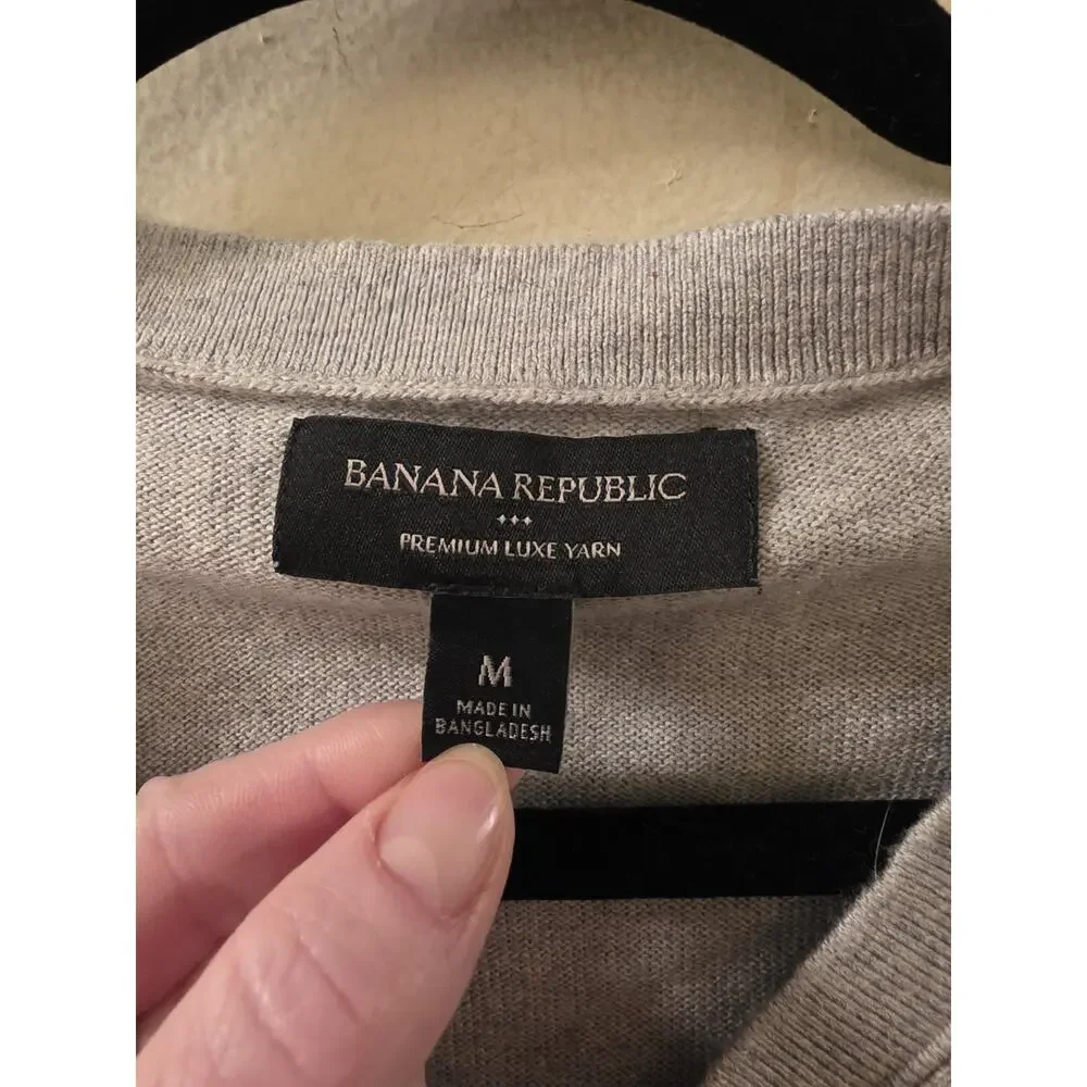 Banana Republic Luxury Blend Mens V Neck Sweater Silk Cashmere Blend M